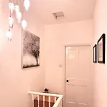 Hartoft St - 2 Bed Near River