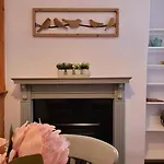 Hartoft St - 2 Bed Near River 约克
