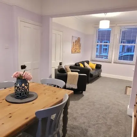 Hartoft St - 2 Bed Near River * York