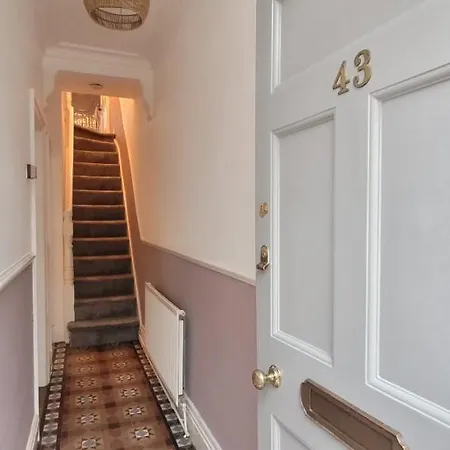 Hartoft St - 2 Bed Near River