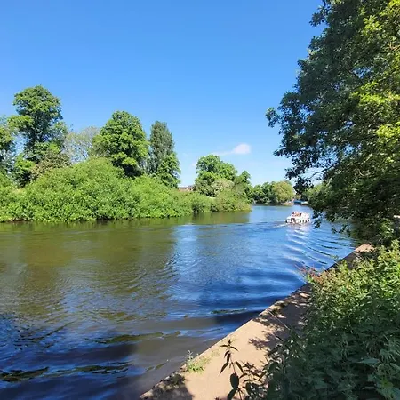 Hartoft St - 2 Bed Near River Semesterbostad *