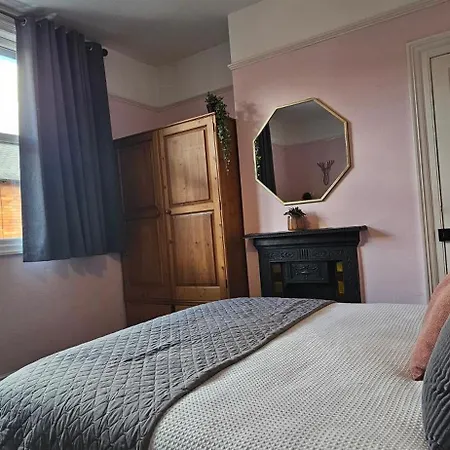 Hartoft St - 2 Bed Near River * York