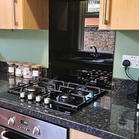 Hartoft St - 2 Bed Near River *