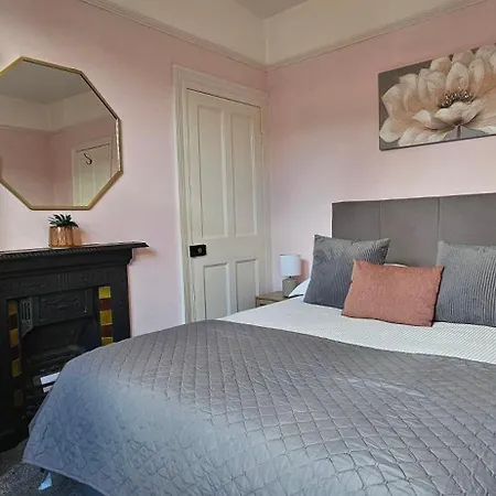 Hartoft St - 2 Bed Near River