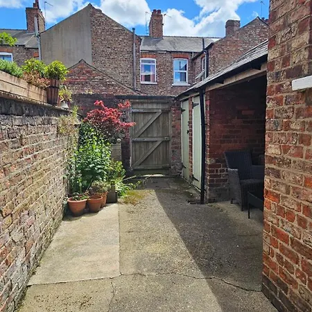 Hartoft St - 2 Bed Near River * York