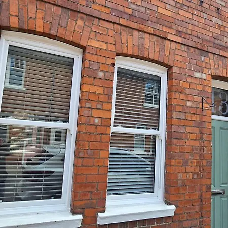 Hartoft St - 2 Bed Near River *
