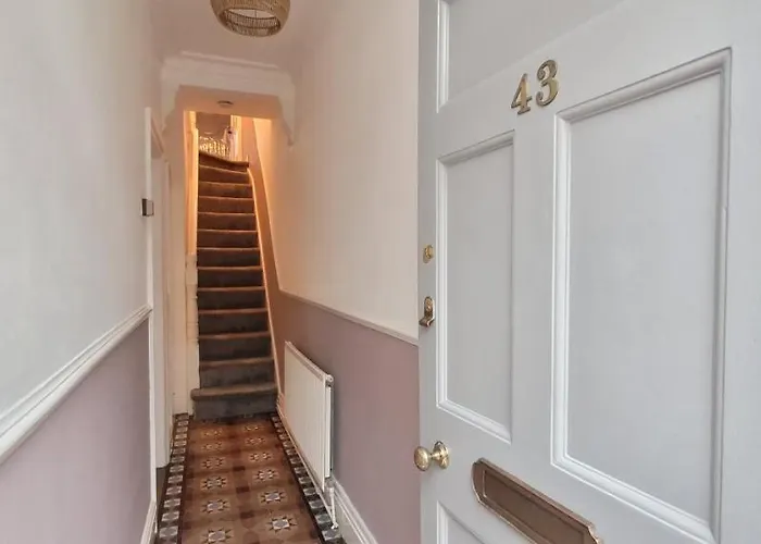 Hartoft St - 2 Bed Near River