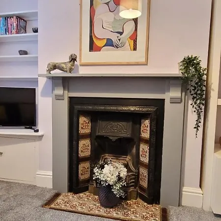 Hartoft St - 2 Bed Near River