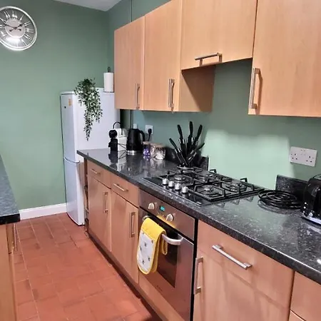 Hartoft St - 2 Bed Near River *