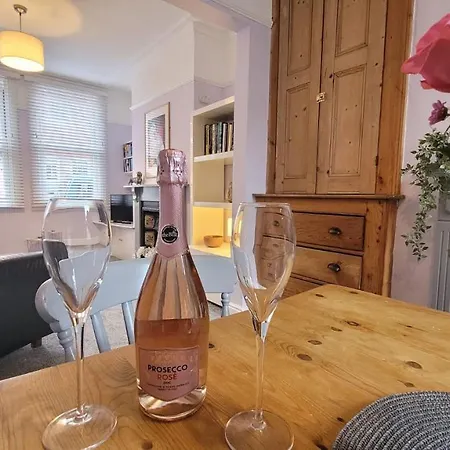 Hartoft St - 2 Bed Near River