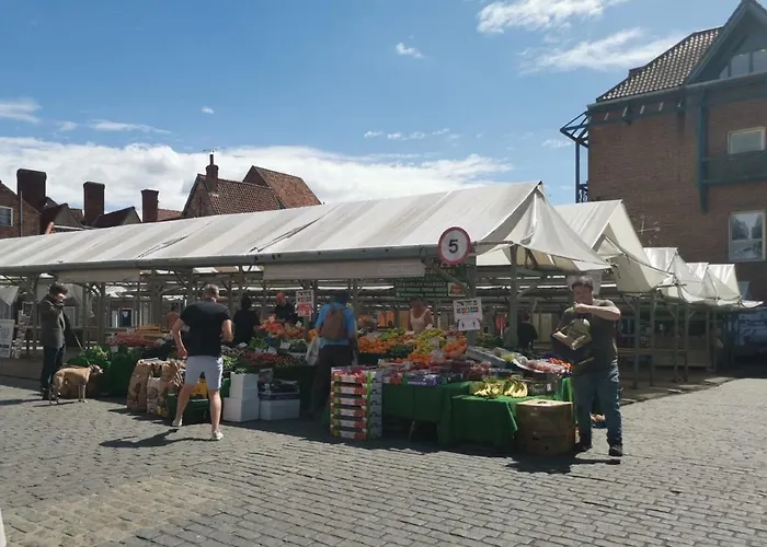 Hartoft St - 2 Bed Near River