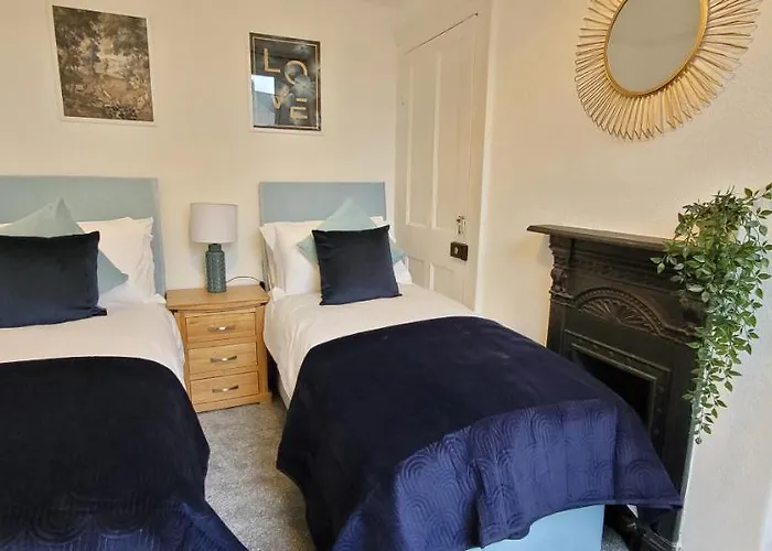 בית נופש Hartoft St - 2 Bed Near River