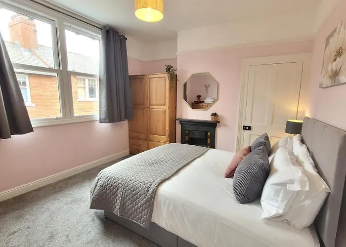 Hartoft St - 2 Bed Near River בית נופש יורק